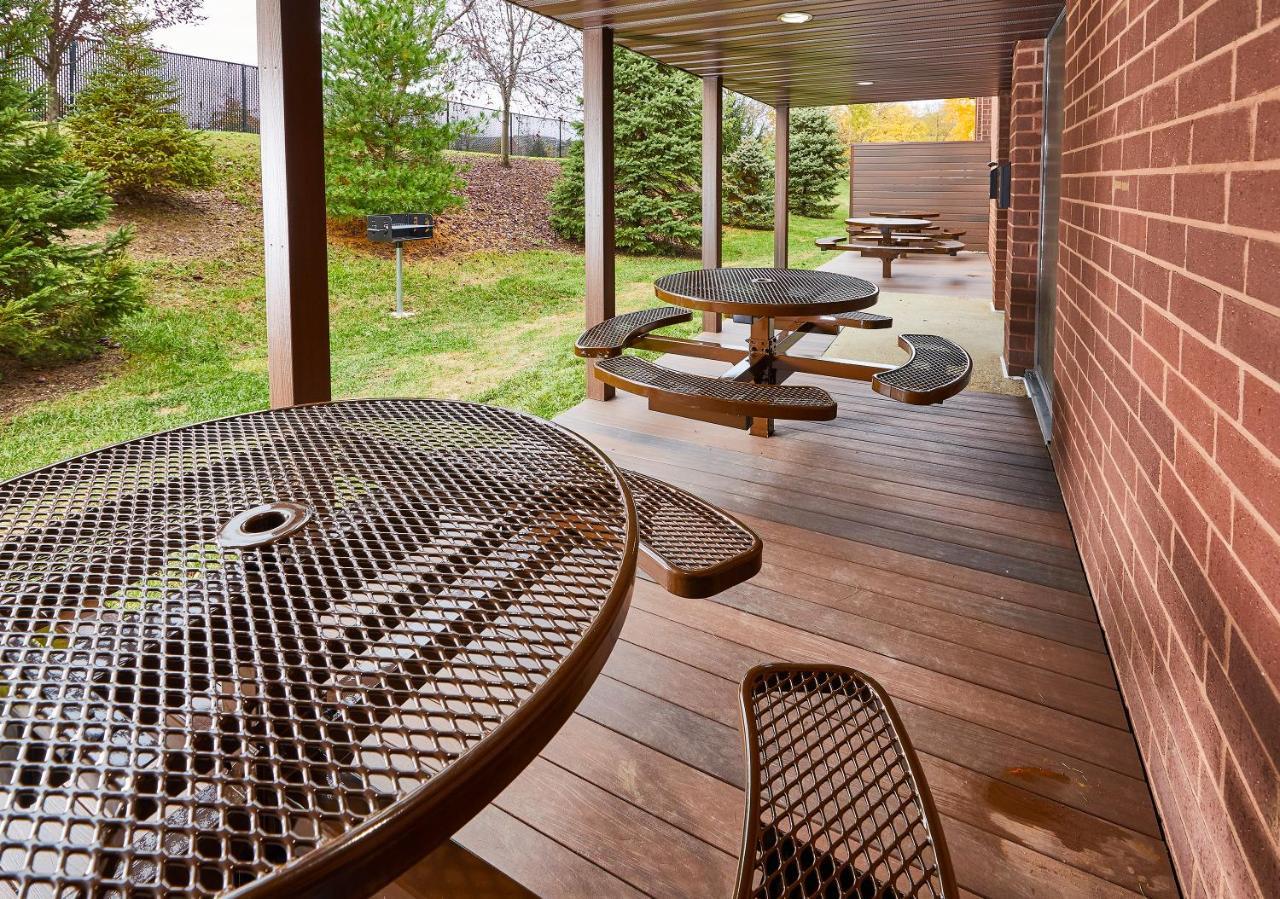 Livinn Hotel Cincinnati North/ Sharonville Exterior photo