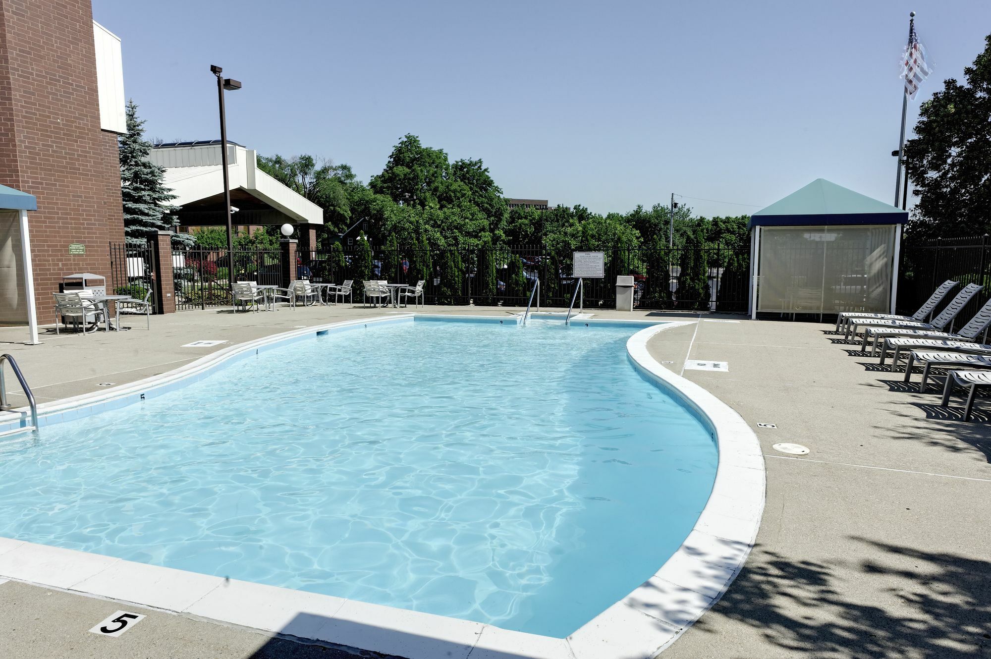 Livinn Hotel Cincinnati North/ Sharonville Exterior photo